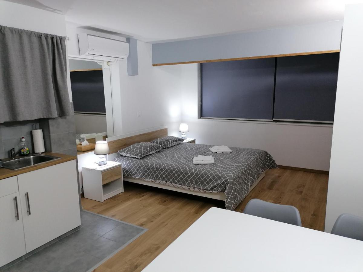 Natural Oak Studio By Emmelia Group Paphos ภายนอก รูปภาพ
